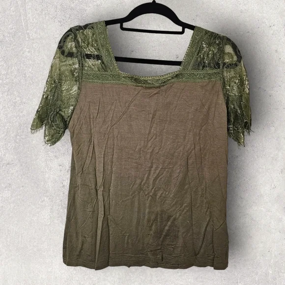 LA MIEL Gorgeous Lace Boho Short Sleeve V-Neck Top•Size Medium•Olive Green - Picture 5 of 13